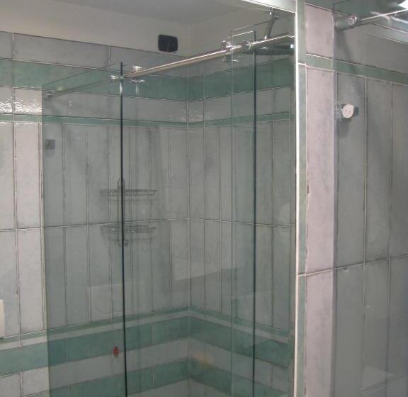 اتاق خانوادگی, Ristorante Vecchia Riva