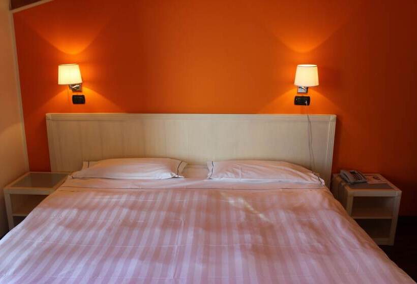 اتاق استاندارد با چشمانداز دریاچه, Ristorante Vecchia Riva