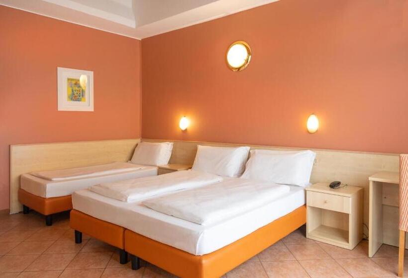 スタンダードトリプルルーム, Aria Life