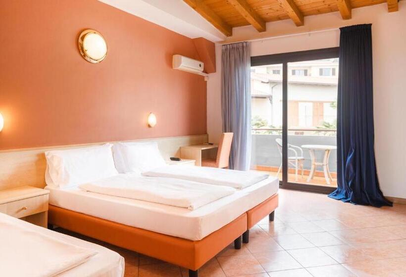 スタンダードトリプルルーム, Aria Life