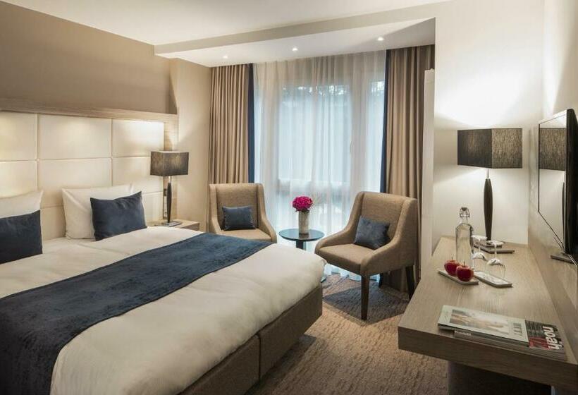 高级大房间, The Alex