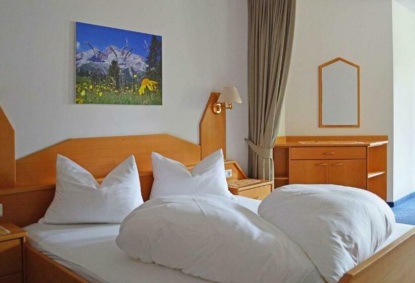 Полулюкс с Балконом, Trenker