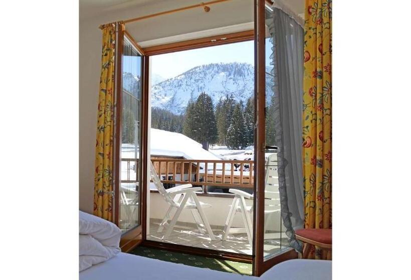 Quarto Superior Vista Montanha, Trenker