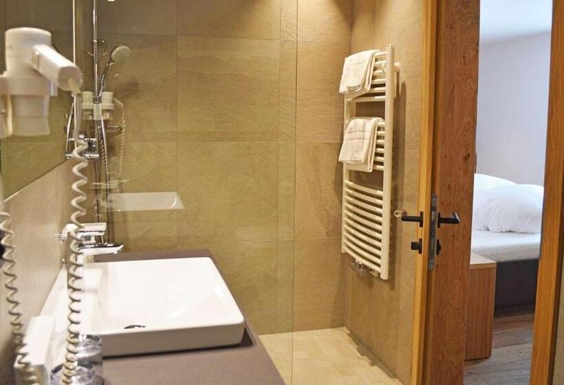 Номер Deluxe, Trenker