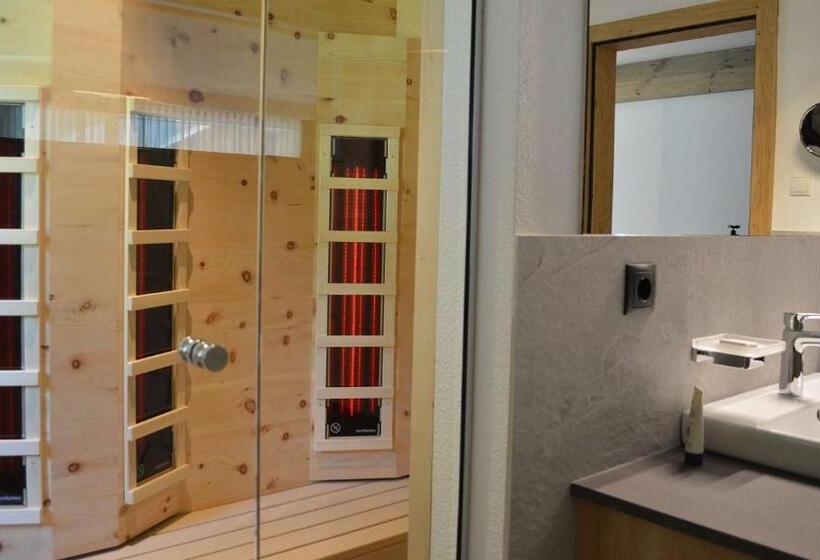 Люкс с Балконом, Trenker