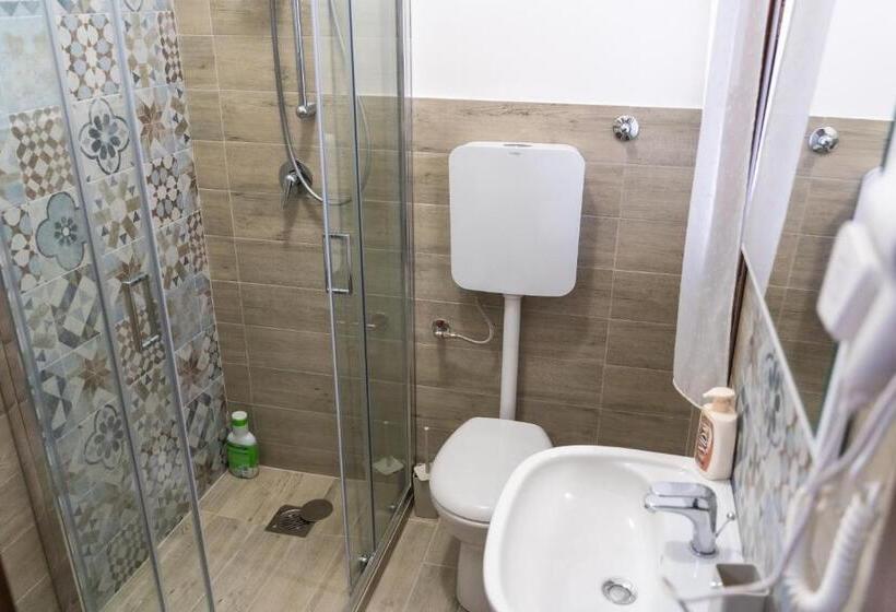 标准间, Villa Pollina