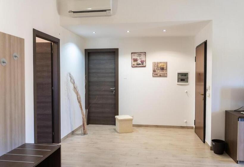 اتاق لوکس چهار تخته, Villa Pollina