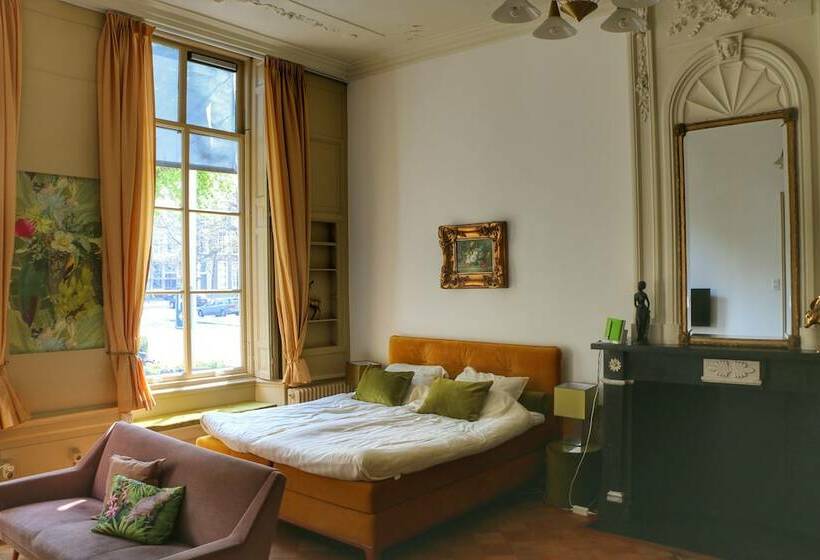 سوییت لوکس, Aan De Dam