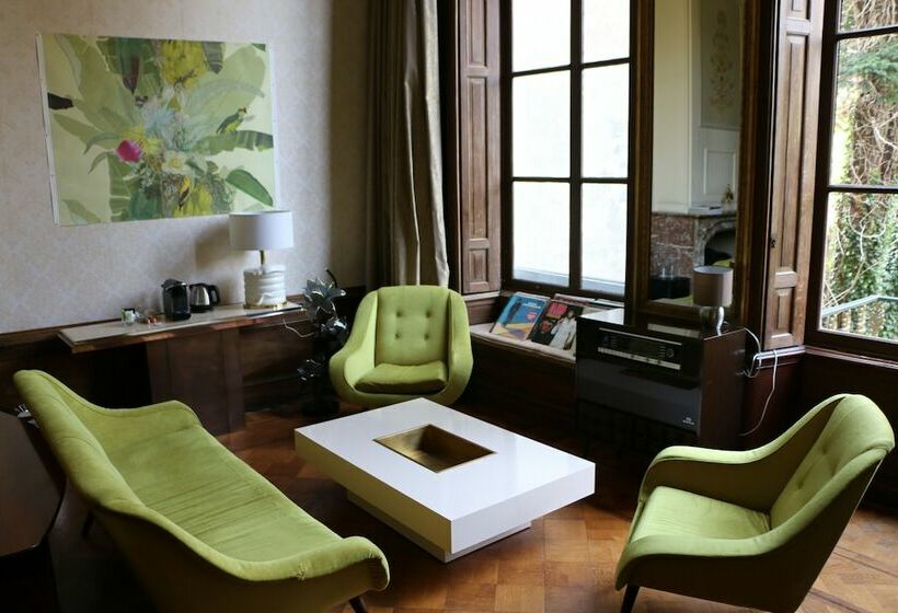 سوییت لوکس, Aan De Dam