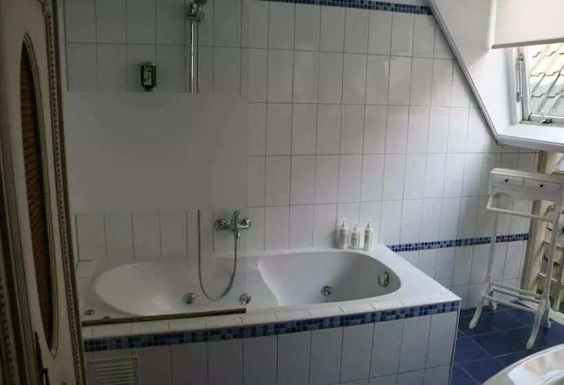 اتاق راحتی, Aan De Dam