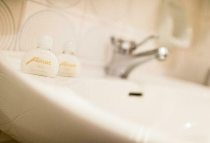 غرفة قياسية فردية, Arndt