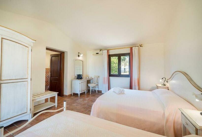 חדר משפחתי נוף לגינה, Borgo Alba Barona Turismo Rurale