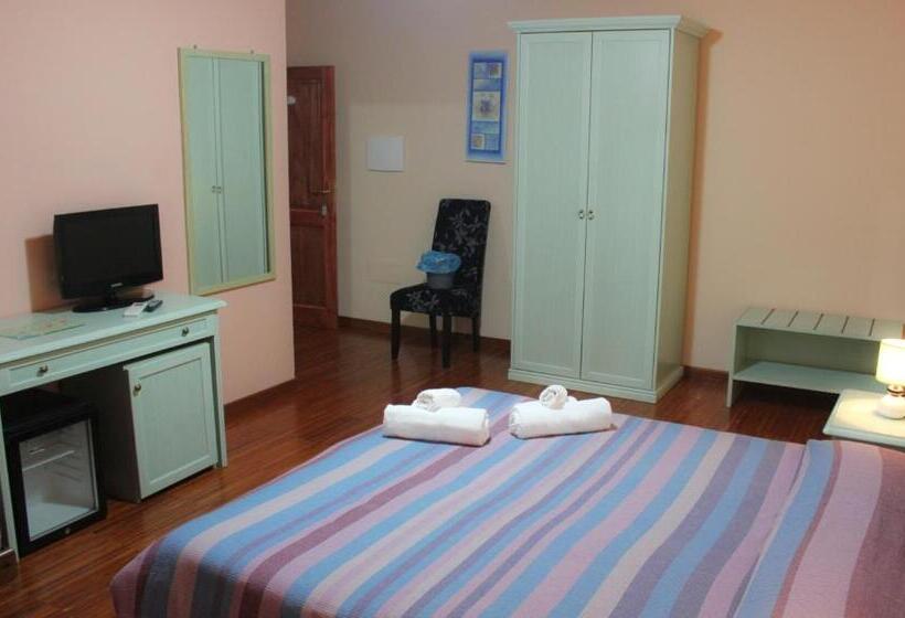 חדר משפחתי, Bosa Guest House