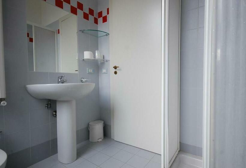 חדר סטנדרט לשלושה, Casa Religiosa Di Ospitalità Nazareno