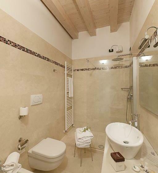 اتاق اکونومی, Gallery Room