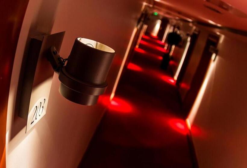 スタンダードシングルルーム, Lav