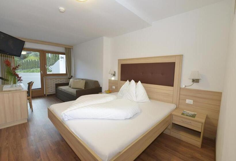 이코노미 룸, Molaris Lodge