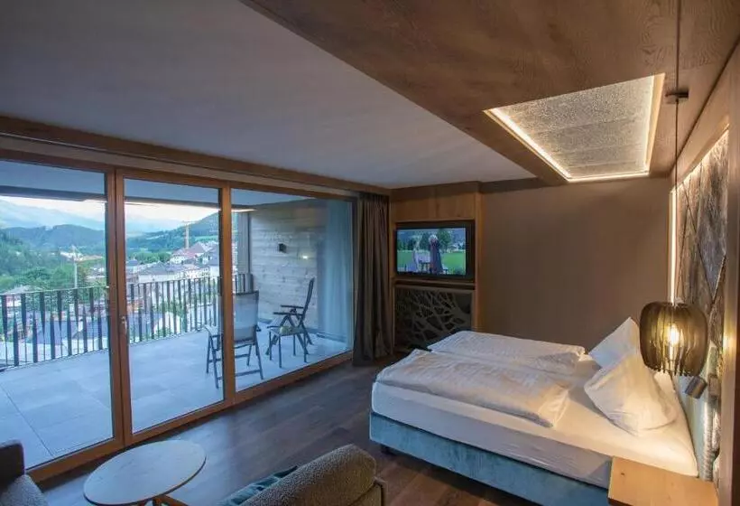 デラックスジュニアスイート, Molaris Lodge