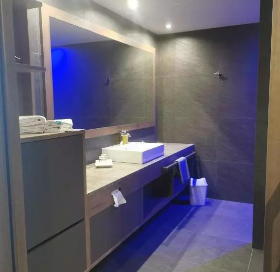 デラックスジュニアスイート, Molaris Lodge