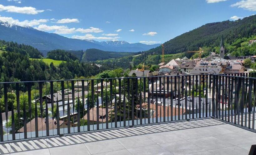 디럭스 주니어 스위트, Molaris Lodge