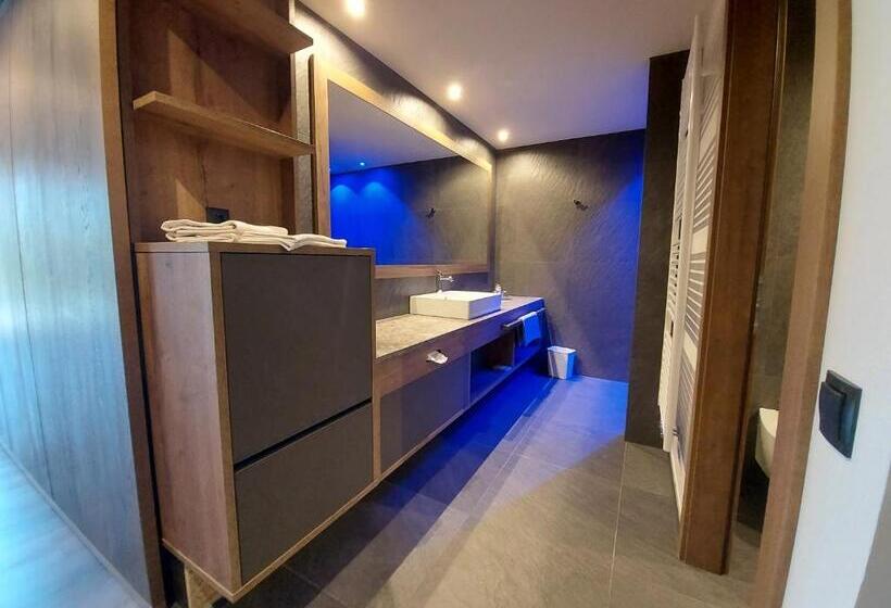 סוויטת ג'וניור דלוקס, Molaris Lodge