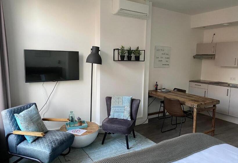 标准工作室, Oranjestaete