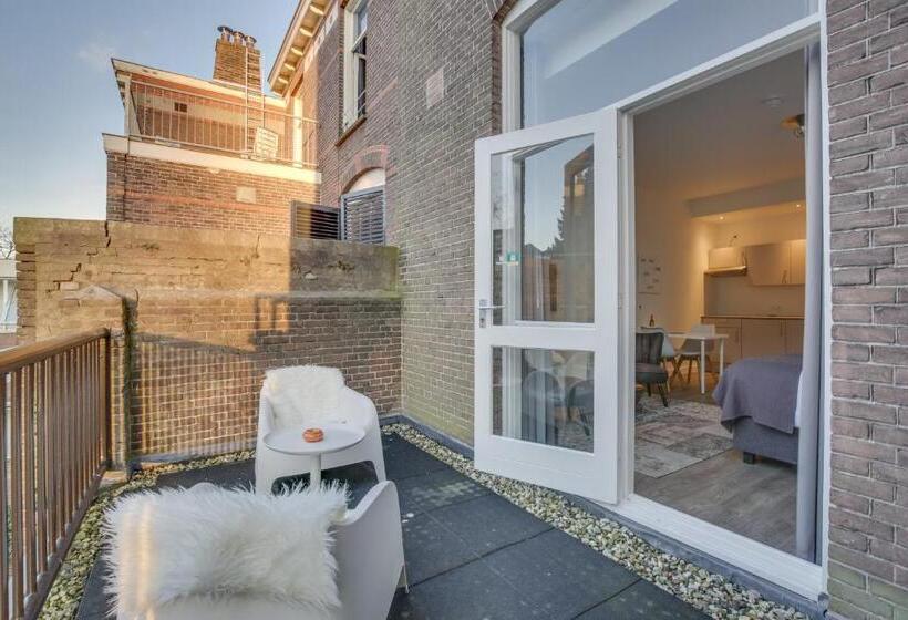 标准工作室, Oranjestaete