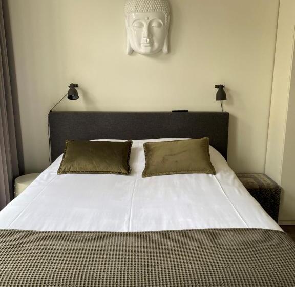 标准工作室, Oranjestaete