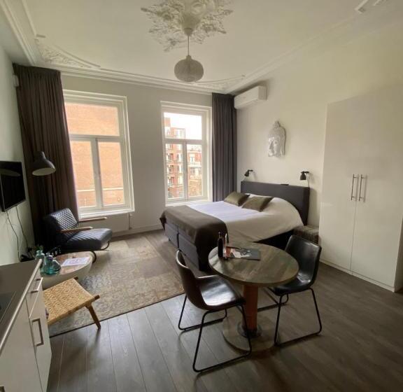 标准工作室, Oranjestaete