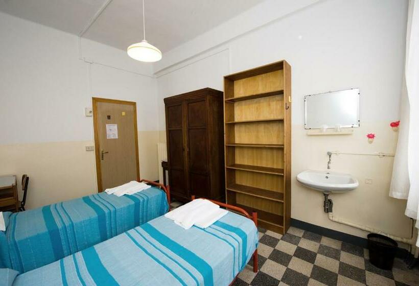 اتاق استاندارد با سرویس بهداشتی مشترک, Ostello Domus Civica