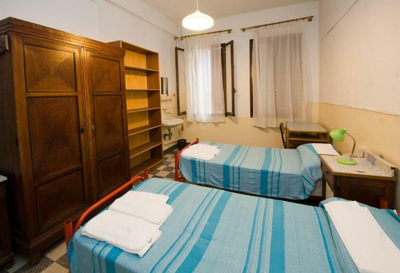 اتاق استاندارد با سرویس بهداشتی مشترک, Ostello Domus Civica