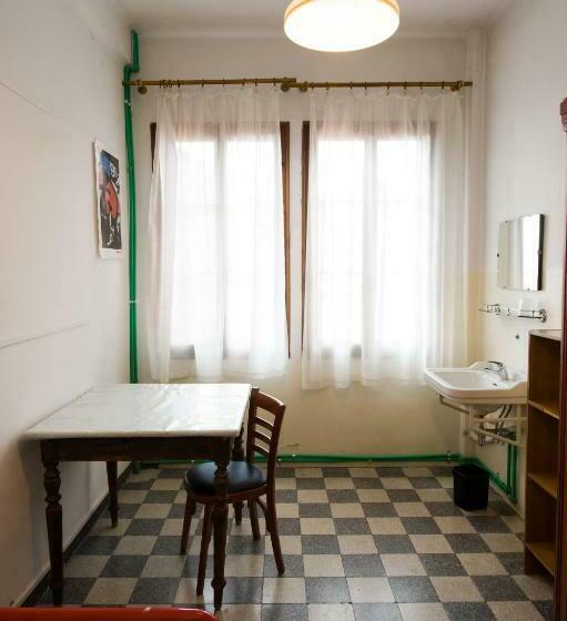 اتاق استاندارد یک تخته با سرویس بهداشتی مشترک, Ostello Domus Civica