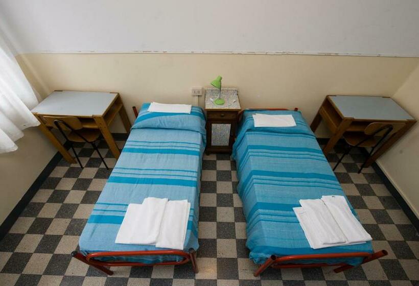 اتاق استاندارد با سرویس بهداشتی مشترک, Ostello Domus Civica