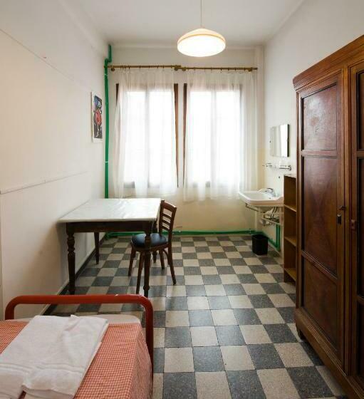 اتاق استاندارد یک تخته با سرویس بهداشتی مشترک, Ostello Domus Civica