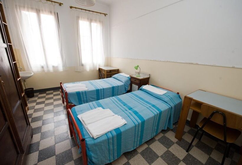 اتاق استاندارد با سرویس بهداشتی مشترک, Ostello Domus Civica