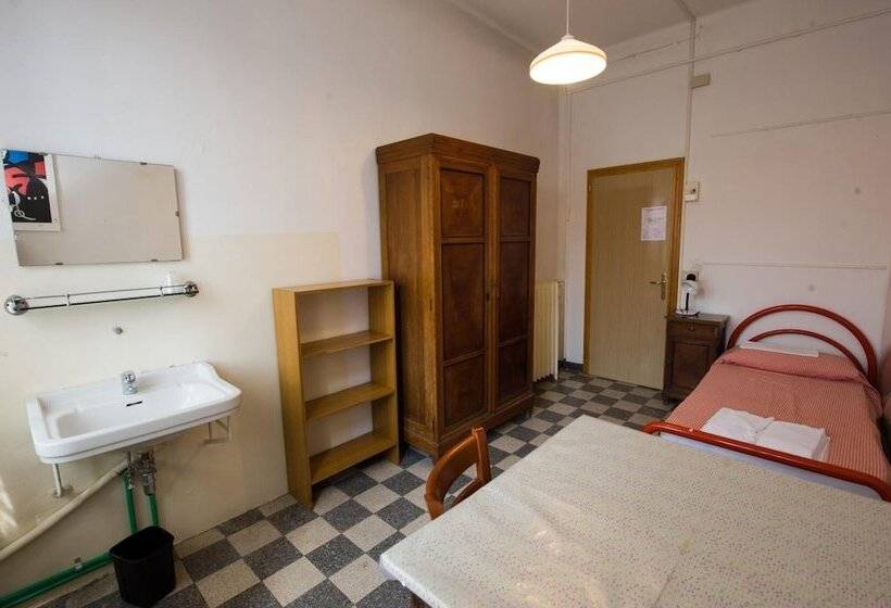 اتاق استاندارد یک تخته با سرویس بهداشتی مشترک, Ostello Domus Civica