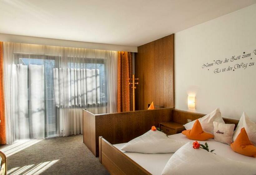 חדר לארבעה סטנדרטי עם מרפסת, Pension Löwen