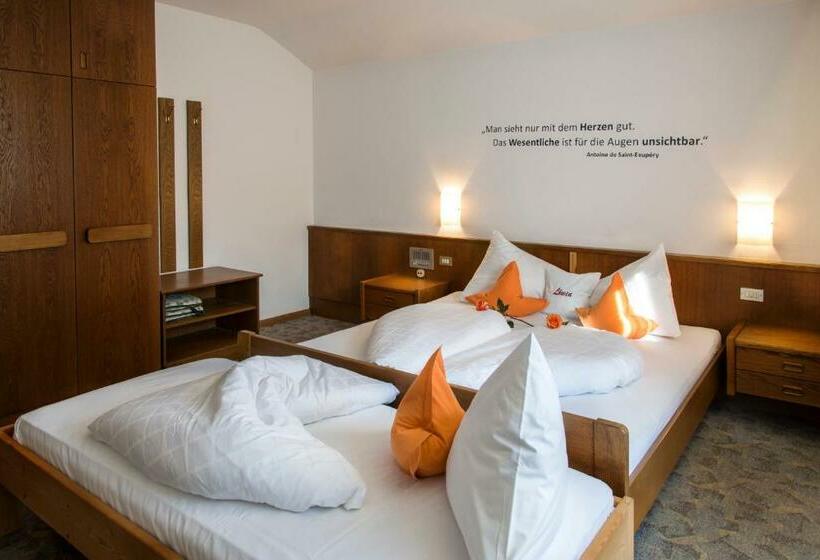 חדר סטנדרט לשלושה עם מרפסת, Pension Löwen