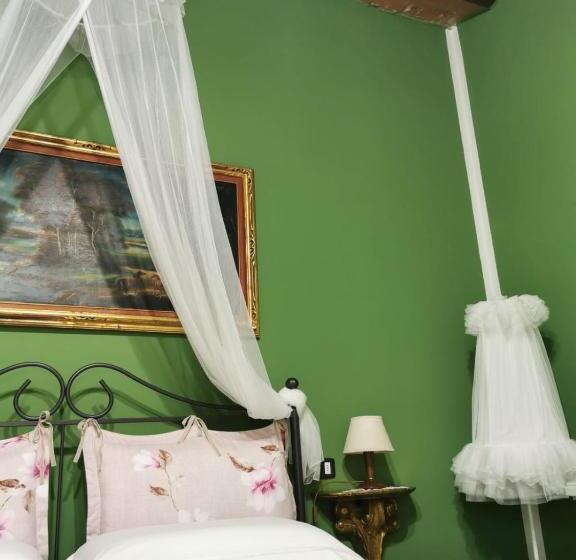 اتاق سوپریور, Podere Montecorno