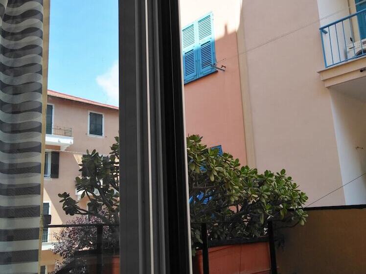 スタンダードトリプルルーム, Suisse