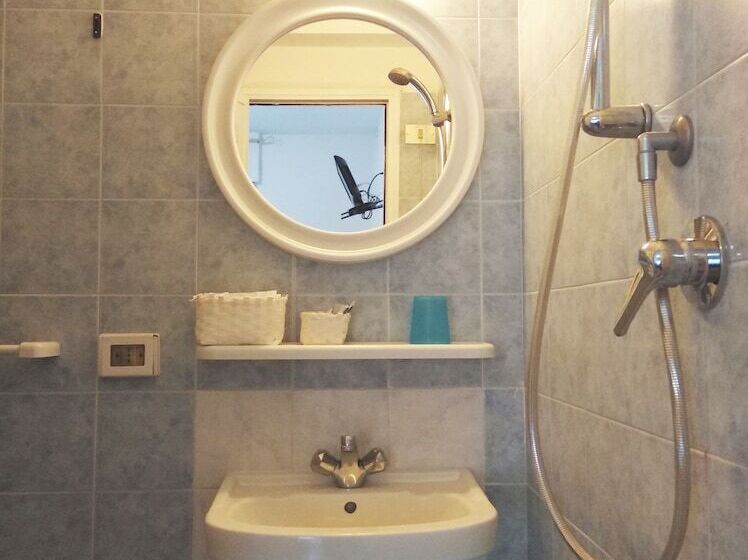 スタンダードトリプルルーム, Suisse