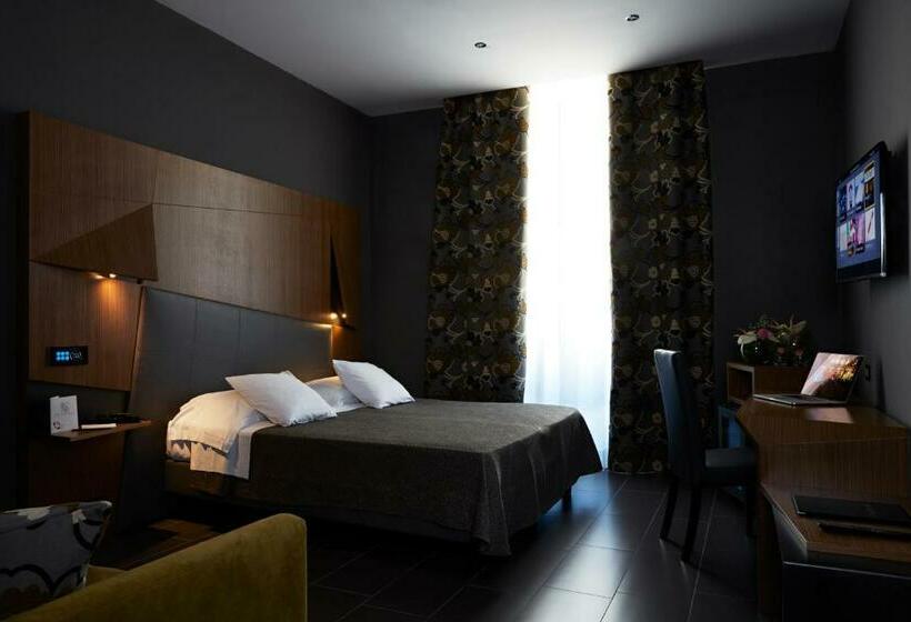 Camera Standard, The Building