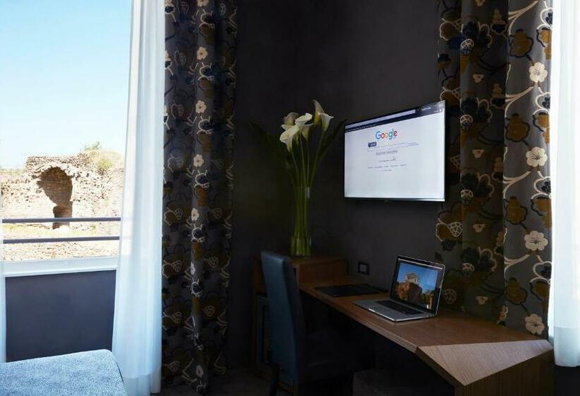 Camera Standard, The Building