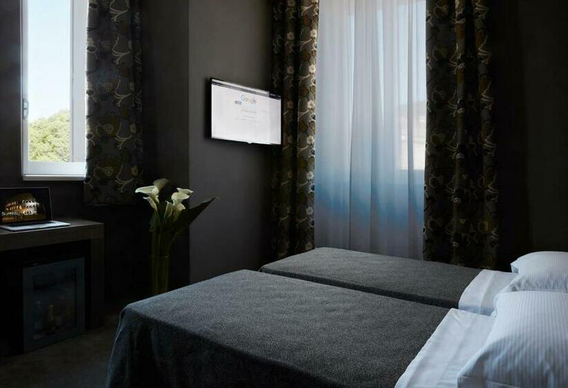 Camera Standard, The Building