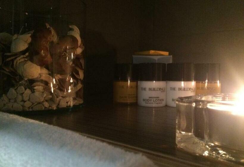 Camera Standard, The Building