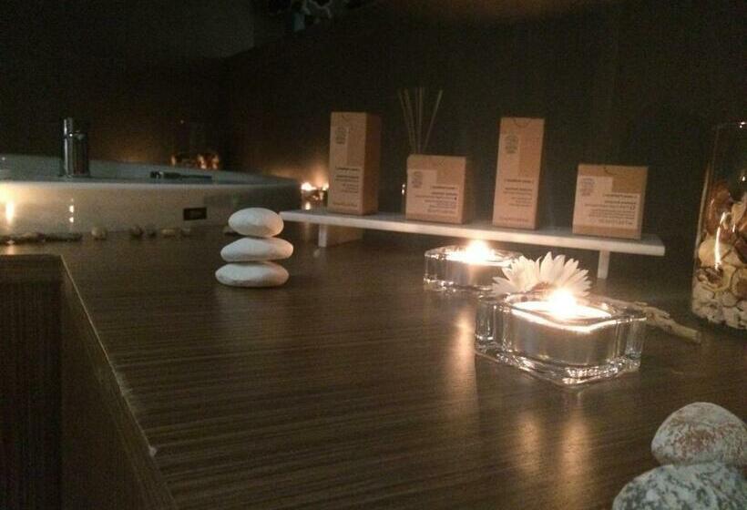 Camera Standard, The Building