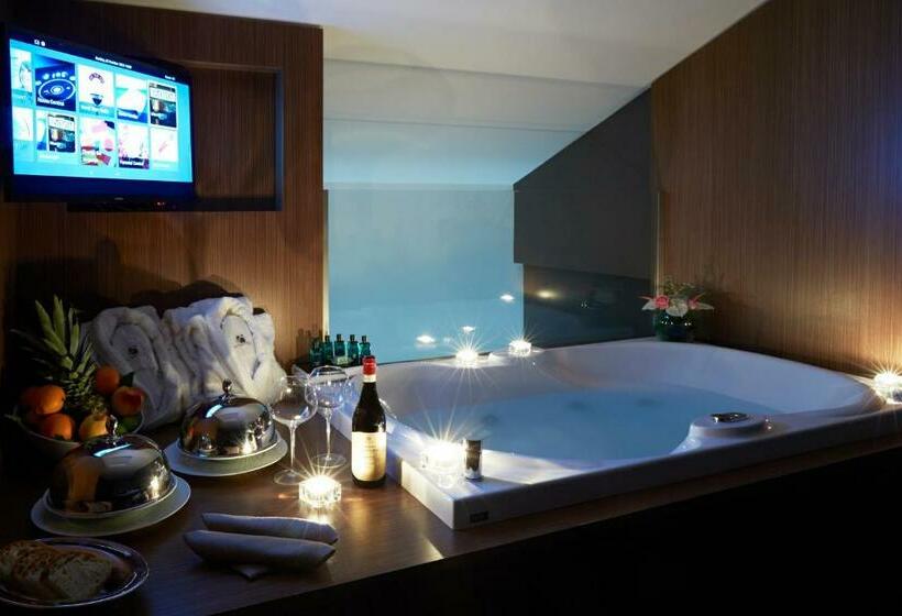 Junior Suite con Idromassaggio, The Building