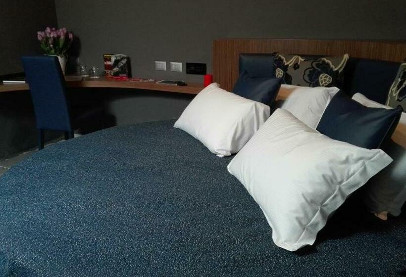 Junior Suite con Idromassaggio, The Building