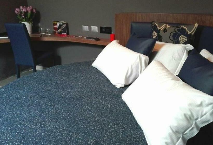 Junior Suite con Idromassaggio, The Building