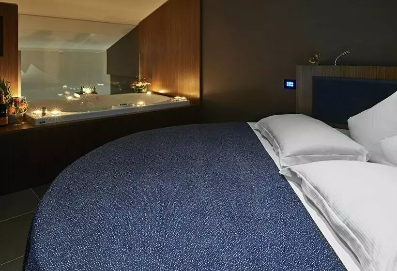 Junior Suite con Idromassaggio, The Building